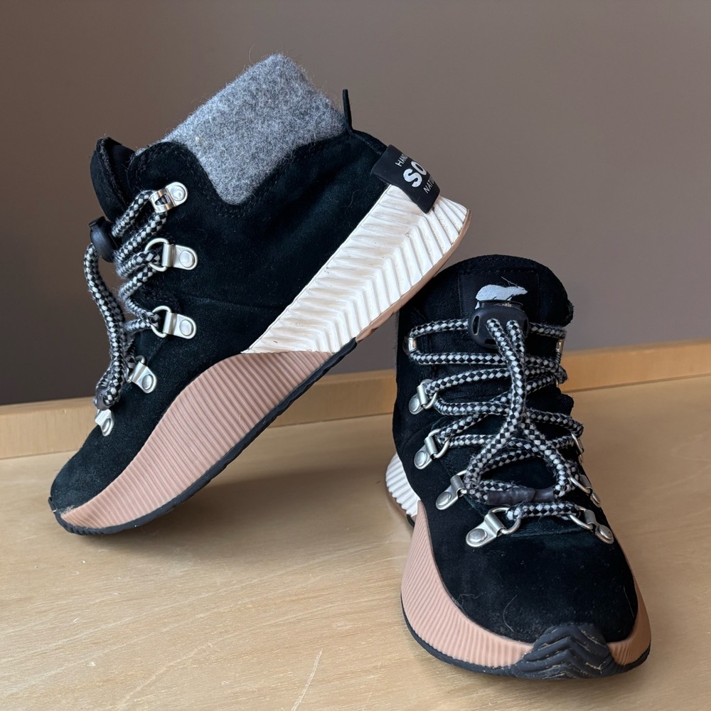 SOREL Youth Out N About Conquest Waterproof Boots size 2 black